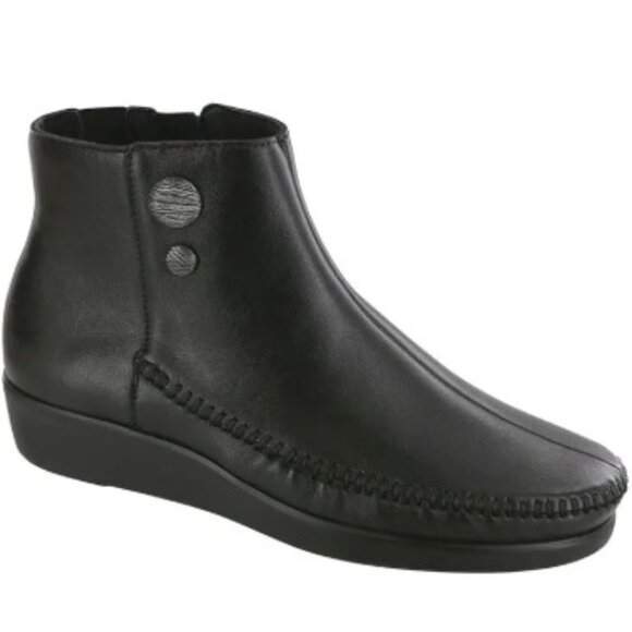 SAS Comfort Shoes Canada Women's Black Leather 'Jade' Ankle Boots (Size 7.5) - Picture 1 of 11